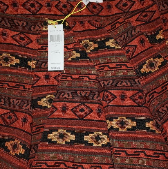 BCBGeneration Highwasted skirt - Picture 2 of 2